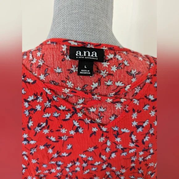 [A.N.A.] Floral Blouse Tank Neck Detail- LG - Picture 3 of 4